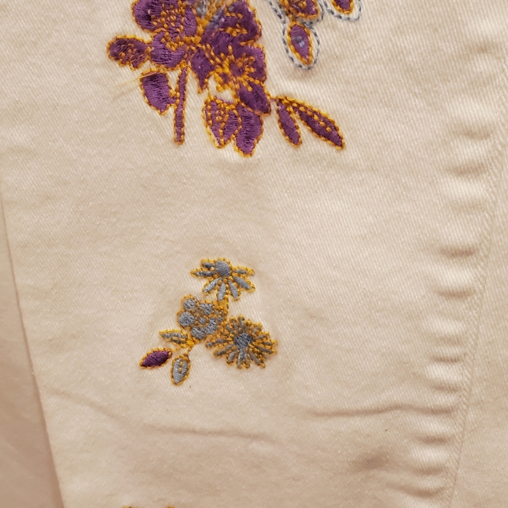 Venus White jean, with embroidery on it.  Size 2, beautiful. - Picture 5 of 10